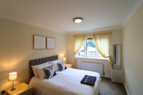 Bracknell Stylish Gray Place Apartment
